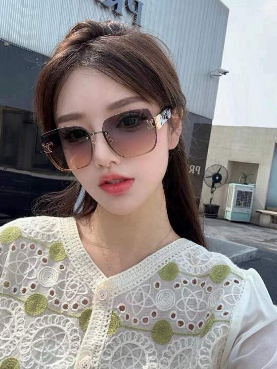 Picture of Louis Vuitton Sunglasses _SKUfw79338628fw